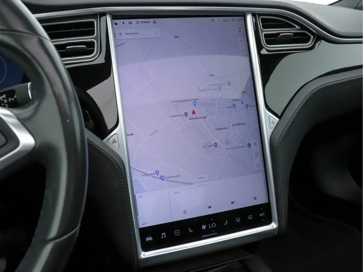 235 Kw Base [ 3-Fase-17kW ] {SoH-87%} (INCL-BTW) *PANO | AUTO-PILOT | KEYLESS | FULL-LED | 1/2-LEATHER | NAVI-FULLMAP | SURROUND-VIEW | APP-CONNECT | LANE-ASSIST | DIGI-COCKPIT | DAB | SPORT
