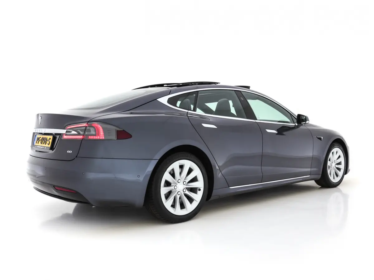 235 Kw Base [ 3-Fase-17kW ] {SoH-87%} (INCL-BTW) *PANO | AUTO-PILOT | KEYLESS | FULL-LED | 1/2-LEATHER | NAVI-FULLMAP | SURROUND-VIEW | APP-CONNECT | LANE-ASSIST | DIGI-COCKPIT | DAB | SPORT