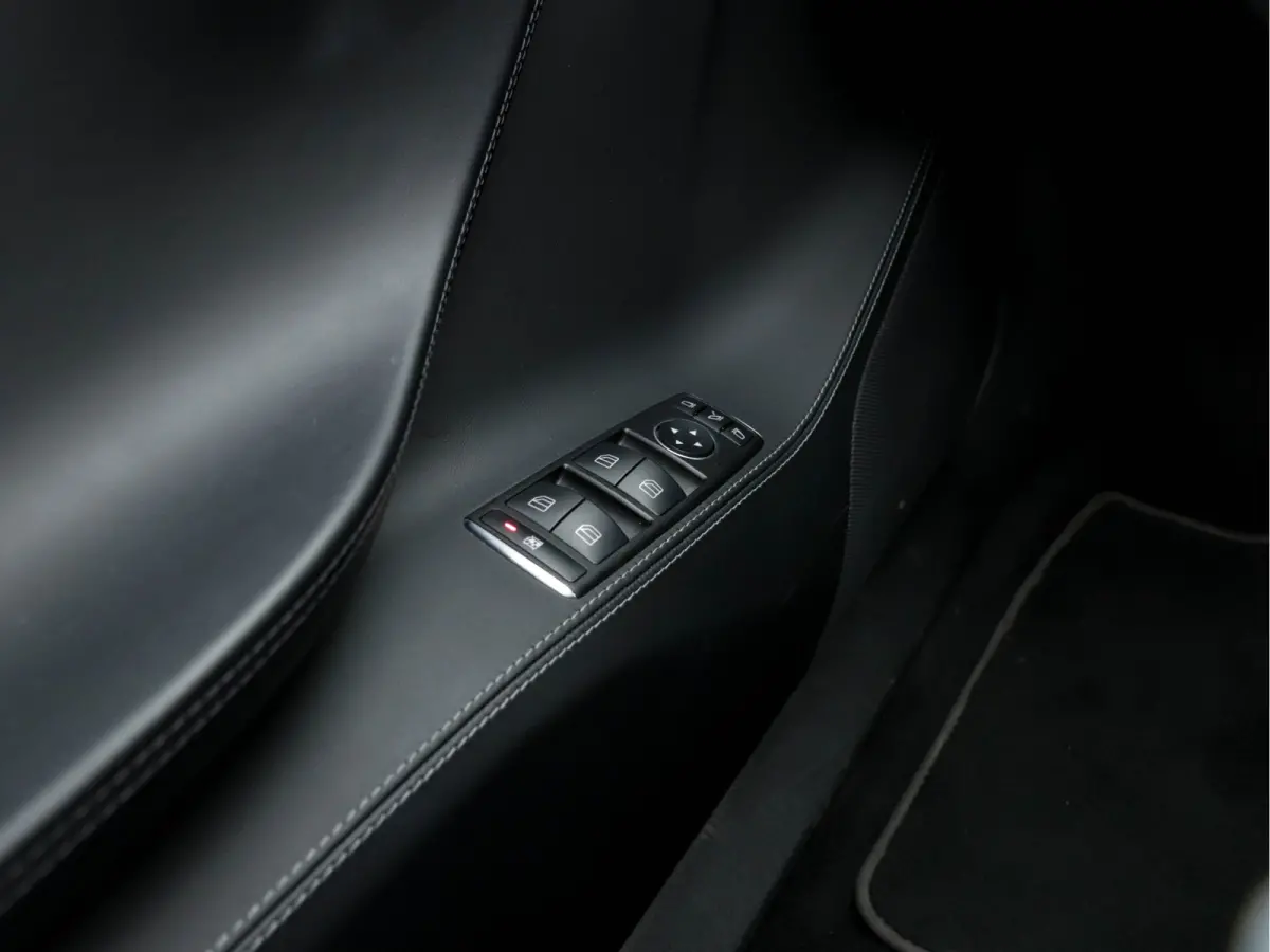 235 Kw Base [ 3-Fase-17kW ] {SoH-87%} (INCL-BTW) *PANO | AUTO-PILOT | KEYLESS | FULL-LED | 1/2-LEATHER | NAVI-FULLMAP | SURROUND-VIEW | APP-CONNECT | LANE-ASSIST | DIGI-COCKPIT | DAB | SPORT