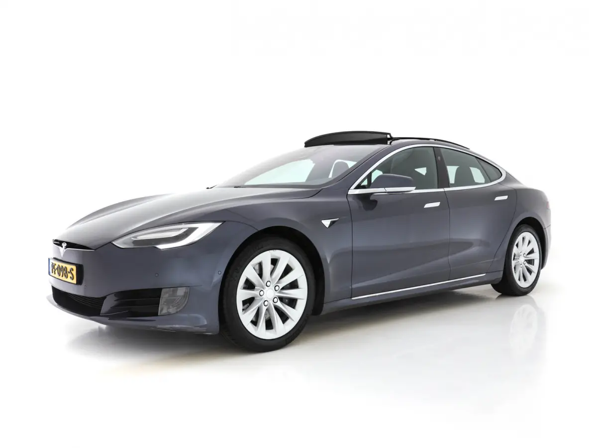235 Kw Base [ 3-Fase-17kW ] {SoH-87%} (INCL-BTW) *PANO | AUTO-PILOT | KEYLESS | FULL-LED | 1/2-LEATHER | NAVI-FULLMAP | SURROUND-VIEW | APP-CONNECT | LANE-ASSIST | DIGI-COCKPIT | DAB | SPORT