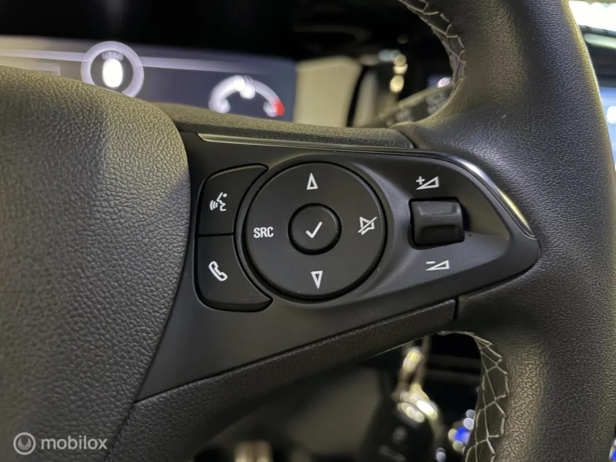 1.2 Level 4 LED / NAVI / CARPLAY / CRUISE / TREKHAAK / ALL SEASONS