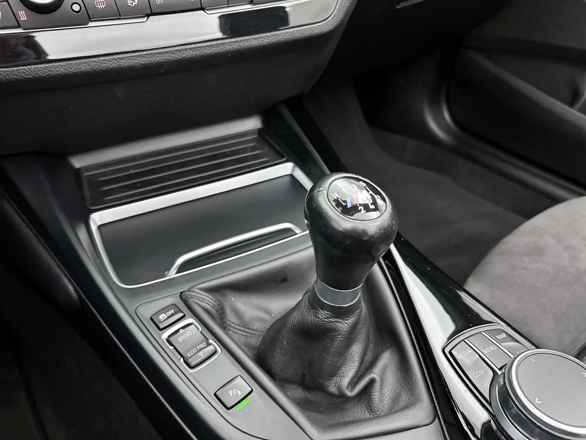218i High Executive M-pakket (Volledig Dealer OnH, Camera, StoelV, Harman/ Kardon, Navi Pro, Lane Assist, Etc)