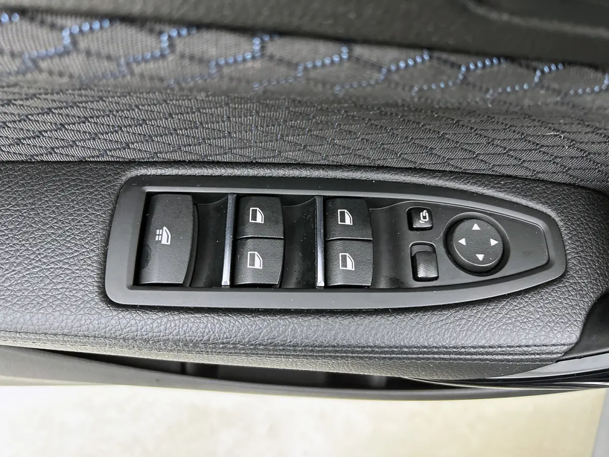 218i High Executive M-pakket (Volledig Dealer OnH, Camera, StoelV, Harman/ Kardon, Navi Pro, Lane Assist, Etc)