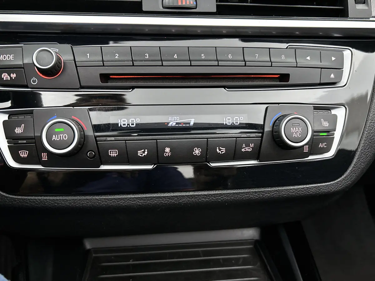 218i High Executive M-pakket (Volledig Dealer OnH, Camera, StoelV, Harman/ Kardon, Navi Pro, Lane Assist, Etc)