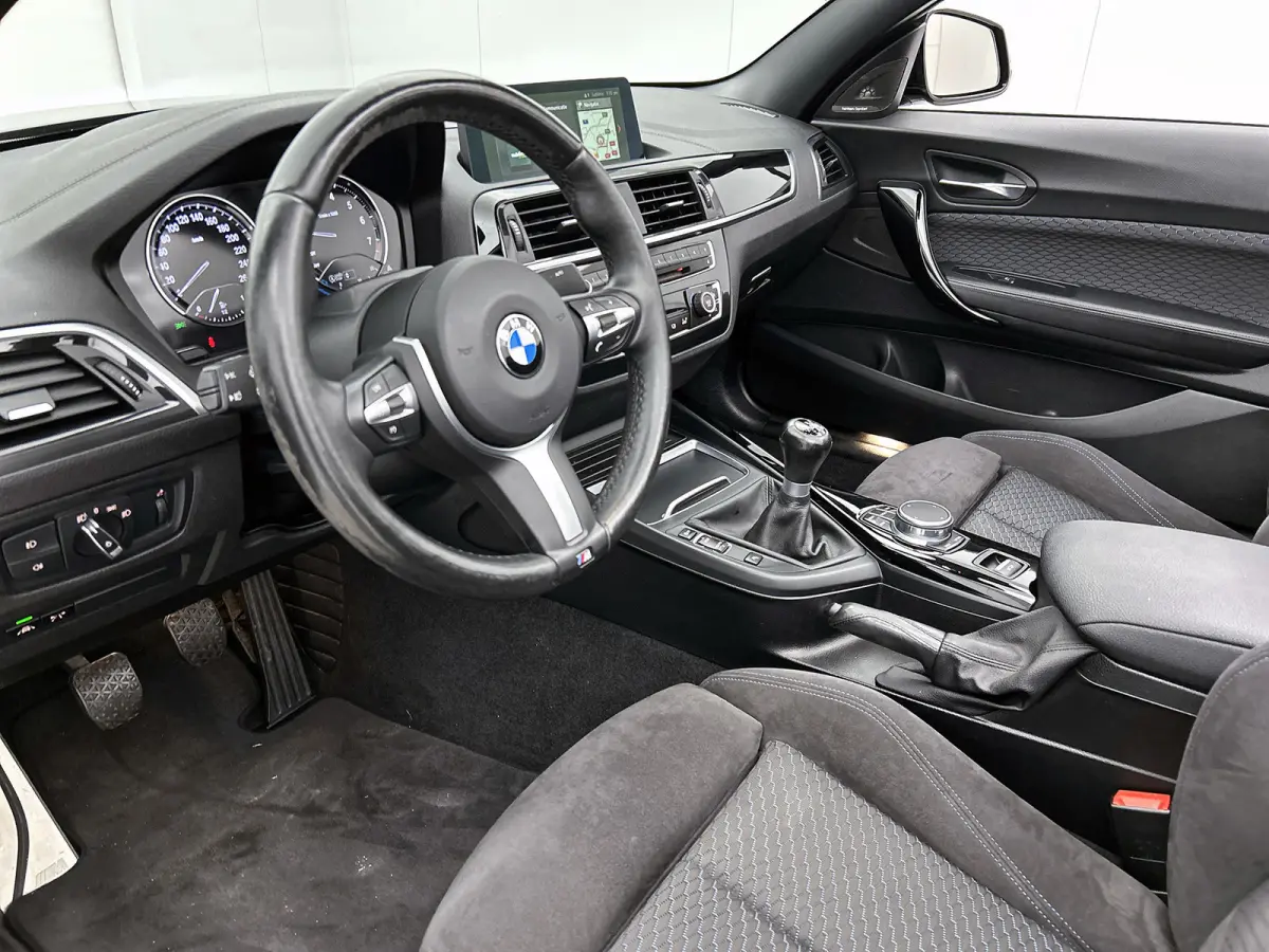 218i High Executive M-pakket (Volledig Dealer OnH, Camera, StoelV, Harman/ Kardon, Navi Pro, Lane Assist, Etc)