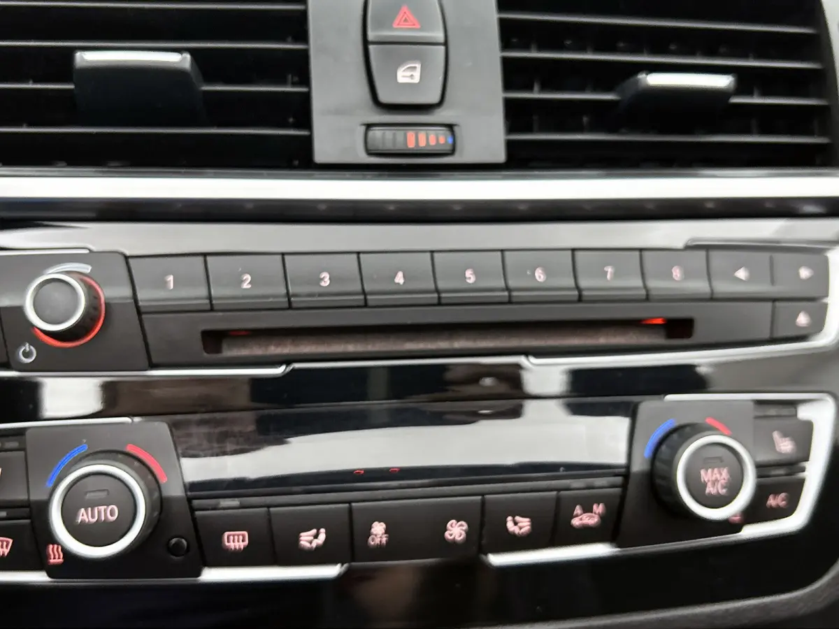 218i High Executive M-pakket (Volledig Dealer OnH, Camera, StoelV, Harman/ Kardon, Navi Pro, Lane Assist, Etc)