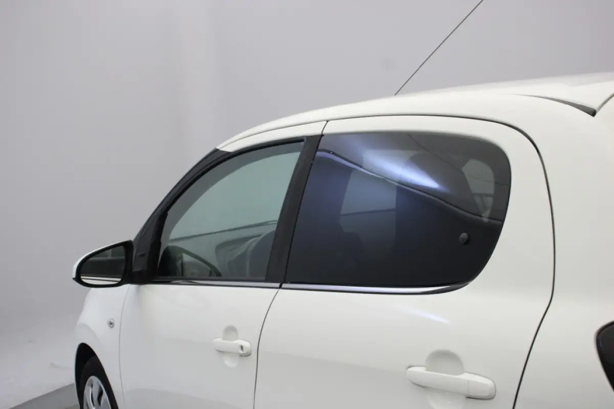 1.0 VTi Feel 5 Deurs - Airco