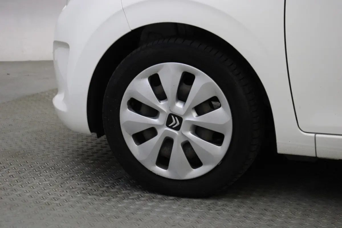 1.0 VTi Feel 5 Deurs - Airco
