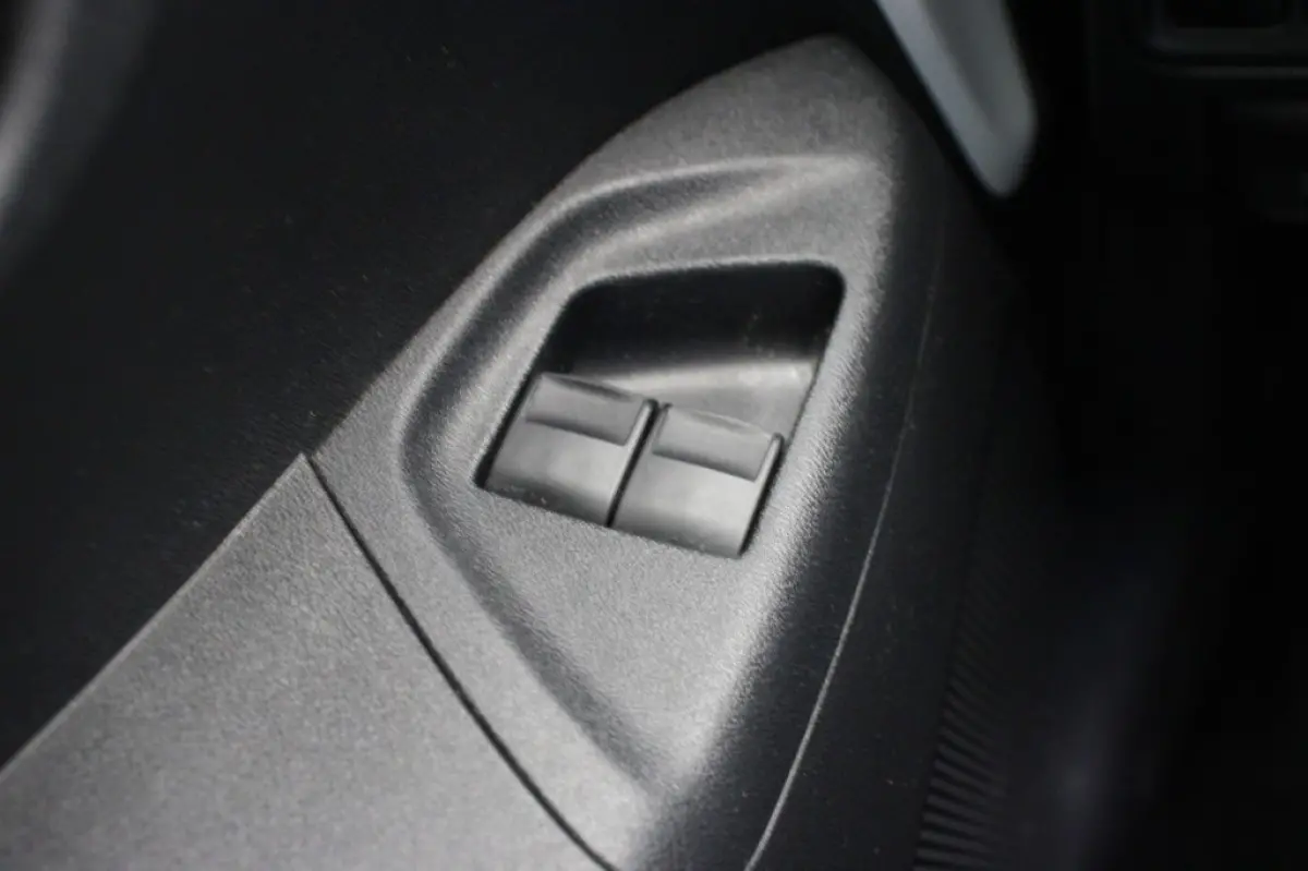 1.0 VTi Feel 5 Deurs - Airco