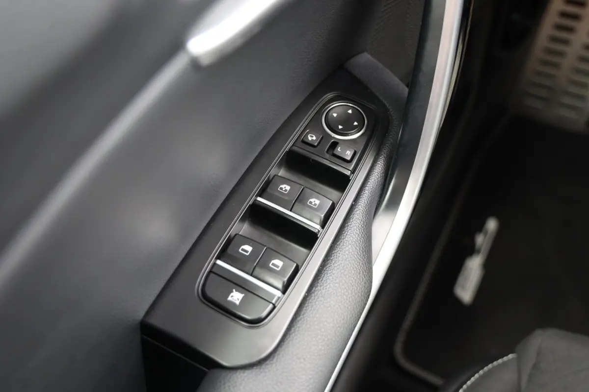 1.0 T-GDI GT-Line|Panorama|Camera|Navi|Apple carplay/Android auto|