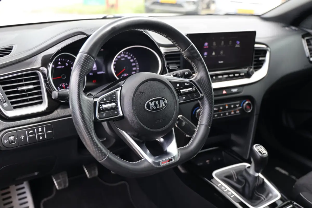 1.0 T-GDI GT-Line|Panorama|Camera|Navi|Apple carplay/Android auto|