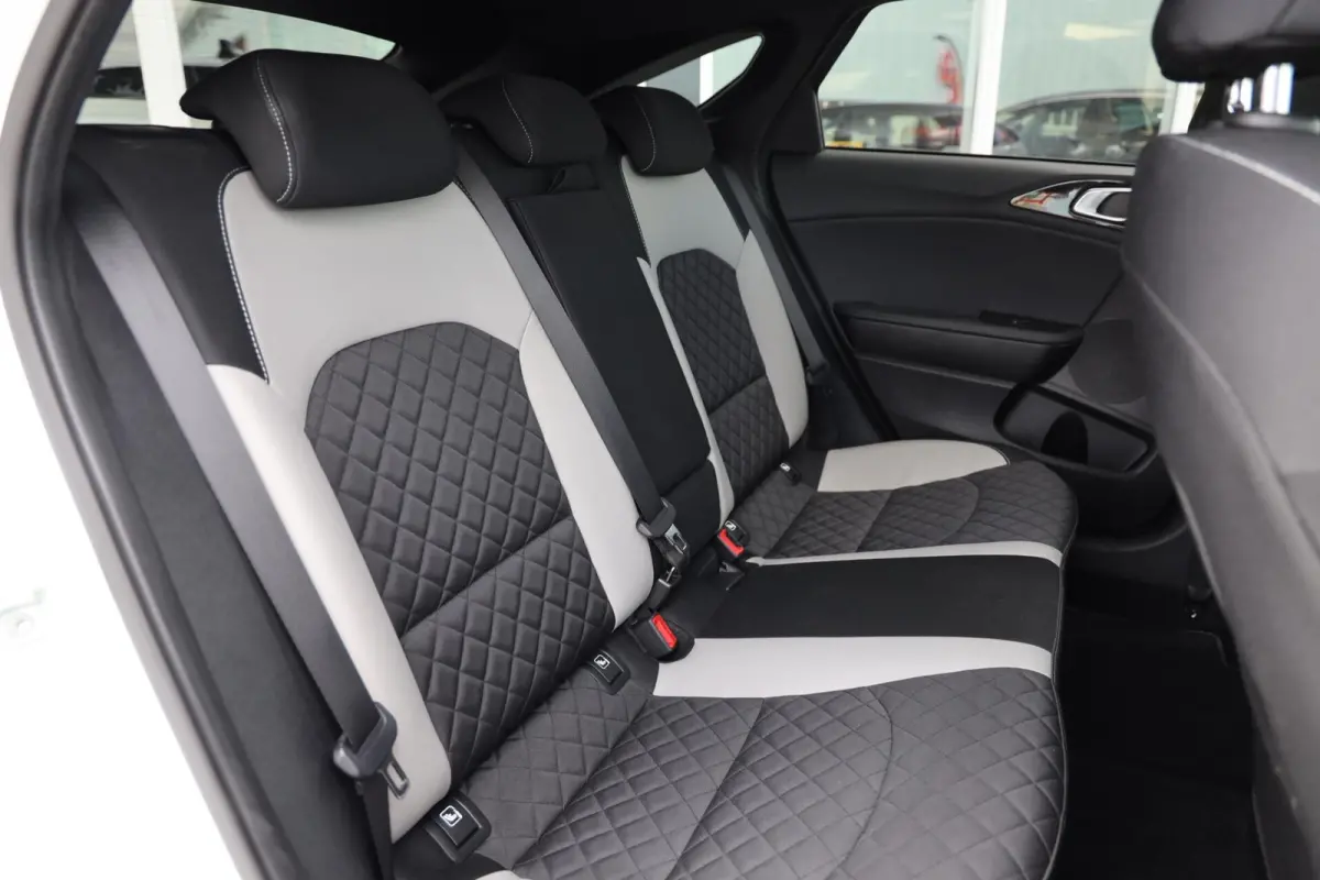 1.0 T-GDI GT-Line|Panorama|Camera|Navi|Apple carplay/Android auto|