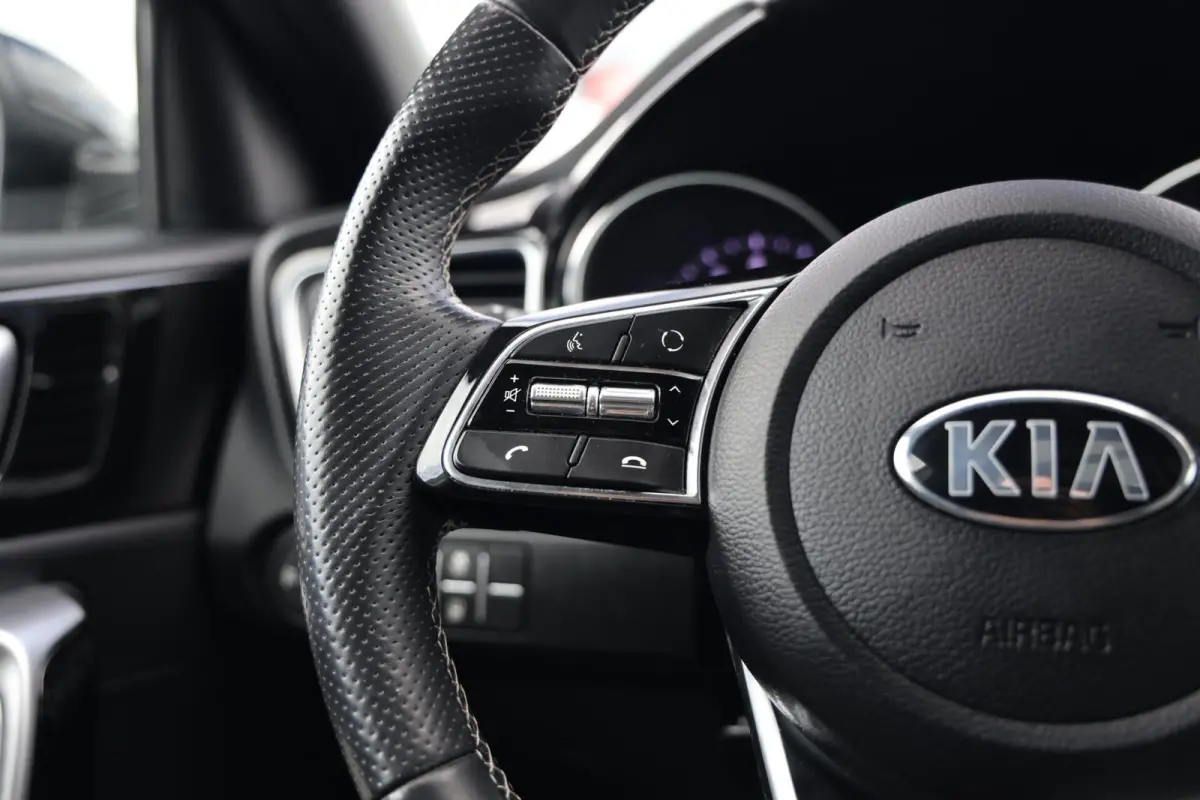 1.0 T-GDI GT-Line|Panorama|Camera|Navi|Apple carplay/Android auto|
