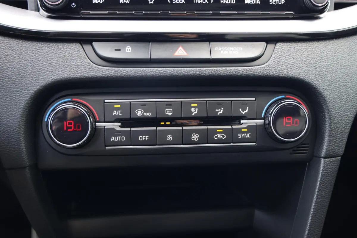 1.0 T-GDI GT-Line|Panorama|Camera|Navi|Apple carplay/Android auto|