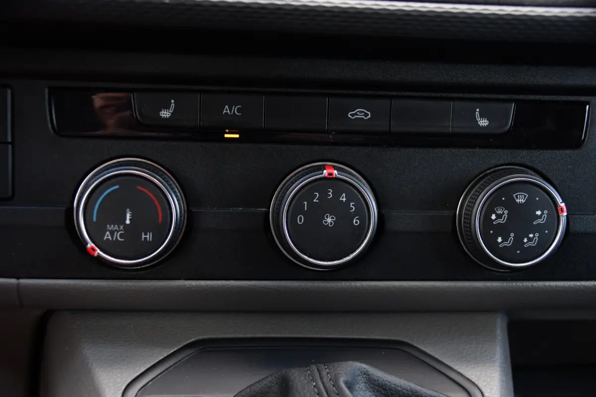 2.0 TDI L1H1 30 Bulli Edition Adaptieve Cruise, Camera, Carplay, LED, Stoelverwarming, Standkachel, 150pk, Trekhaak, Uniek!