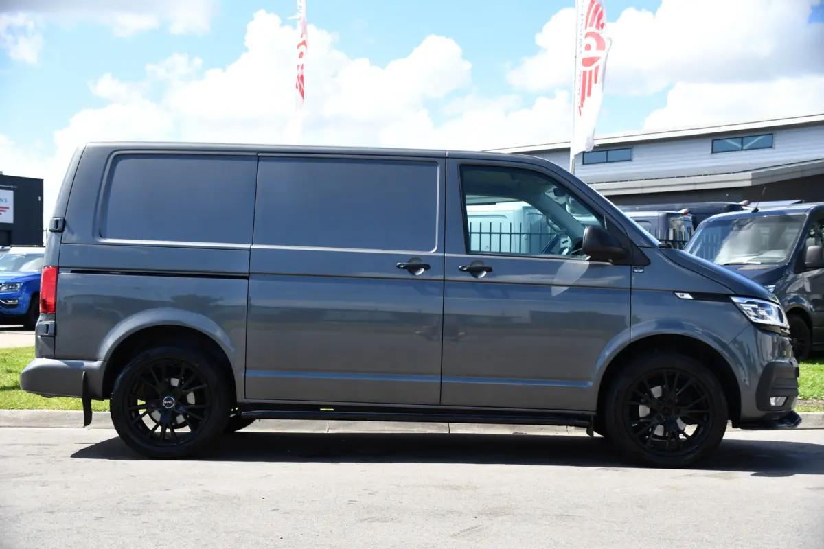 2.0 TDI L1H1 30 Bulli Edition Adaptieve Cruise, Camera, Carplay, LED, Stoelverwarming, Standkachel, 150pk, Trekhaak, Uniek!