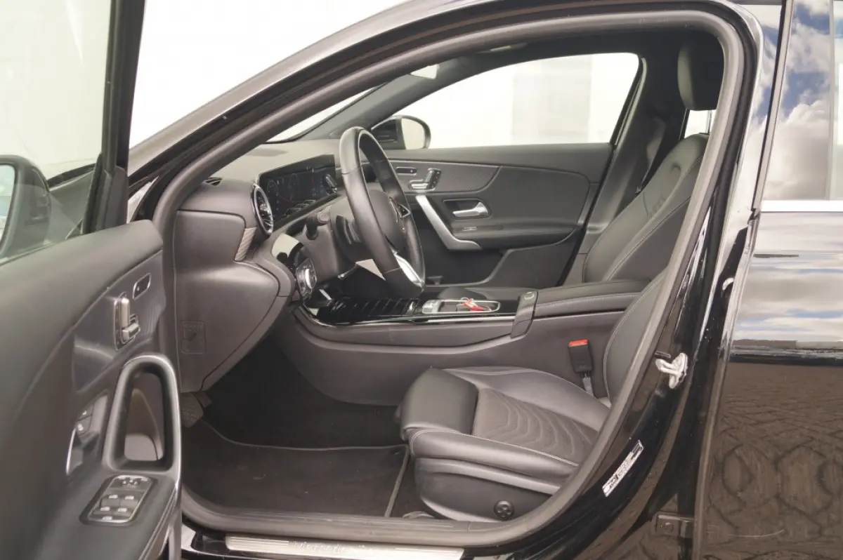 180 Automaat Luxury Line -LED-ECC-PDC-CAM-