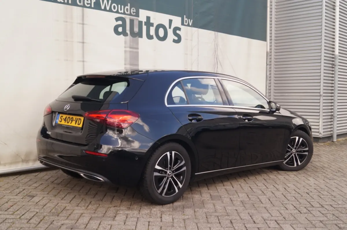 180 Automaat Luxury Line -LED-ECC-PDC-CAM-