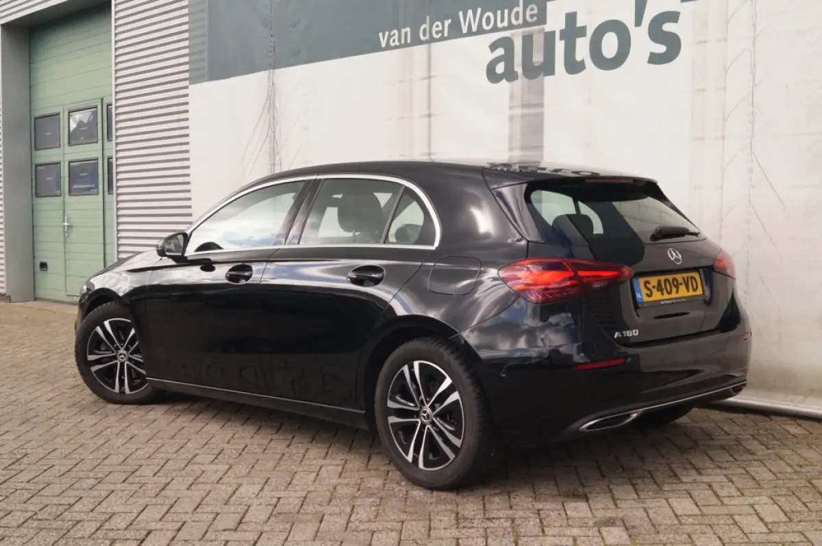 180 Automaat Luxury Line -LED-ECC-PDC-CAM-