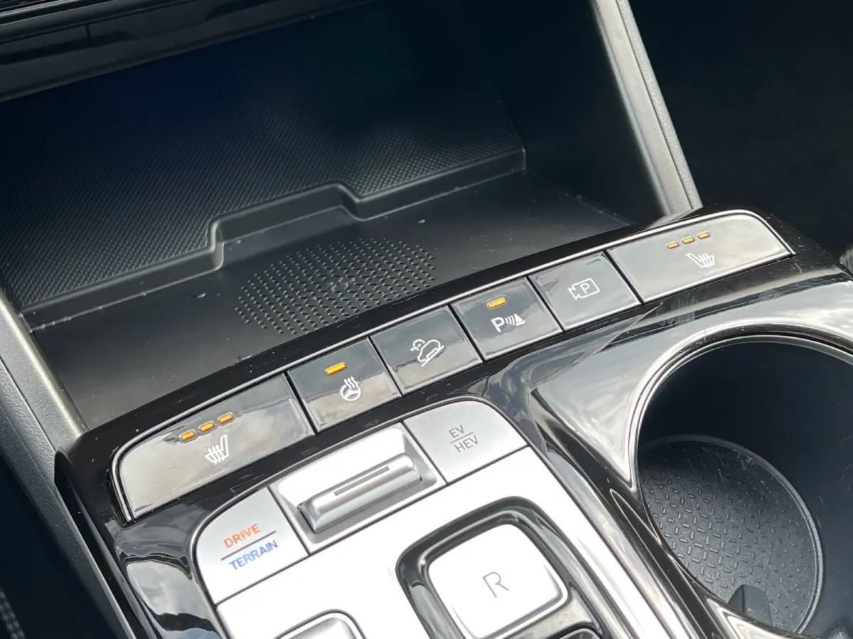 1.6 T-GDI 265pk PHEV Comfort Smart 4WD | Climate | Camera | Carplay | Keyless | Navigatie | Full - Led | Elek. Klep | Winterpakket | 19" Lichtmetaal | Krell Audio | Digitale Cockpit | Parkee