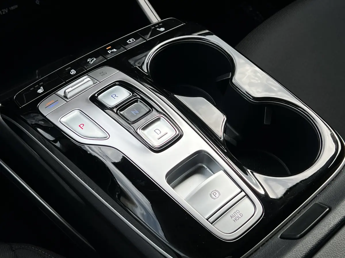 1.6 T-GDI 265pk PHEV Comfort Smart 4WD | Climate | Camera | Carplay | Keyless | Navigatie | Full - Led | Elek. Klep | Winterpakket | 19" Lichtmetaal | Krell Audio | Digitale Cockpit | Parkee