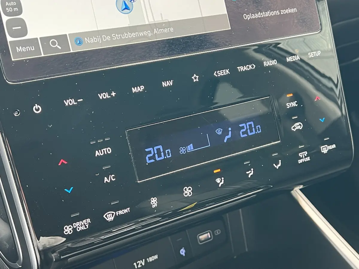 1.6 T-GDI 265pk PHEV Comfort Smart 4WD | Climate | Camera | Carplay | Keyless | Navigatie | Full - Led | Elek. Klep | Winterpakket | 19" Lichtmetaal | Krell Audio | Digitale Cockpit | Parkee