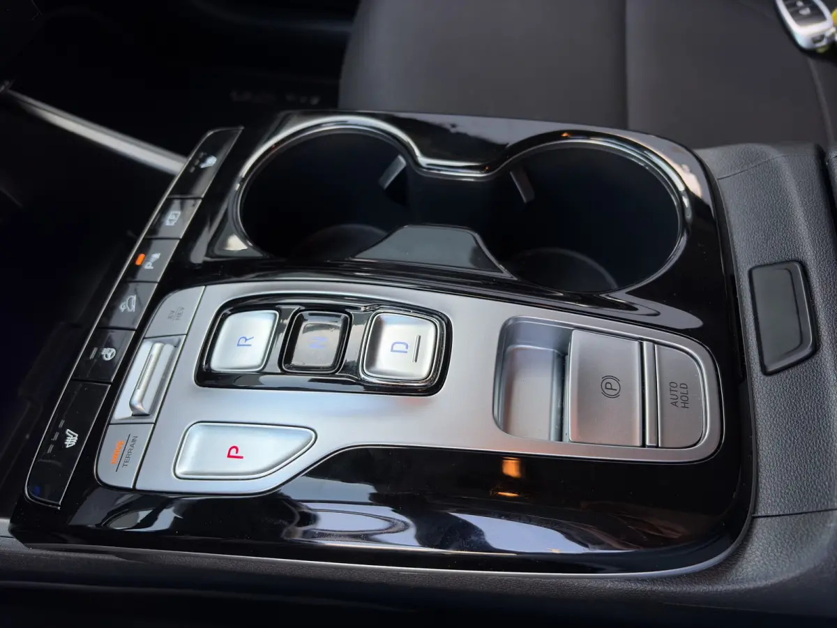 1.6 T-GDI 265pk PHEV Comfort Smart 4WD | Climate | Camera | Carplay | Keyless | Navigatie | Full - Led | Elek. Klep | Winterpakket | 19" Lichtmetaal | Krell Audio | Digitale Cockpit | Parkee