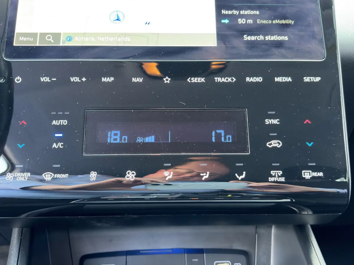 1.6 T-GDI 265pk PHEV Comfort Smart 4WD | Climate | Camera | Carplay | Keyless | Navigatie | Full - Led | Elek. Klep | Winterpakket | 19" Lichtmetaal | Krell Audio | Digitale Cockpit | Parkee