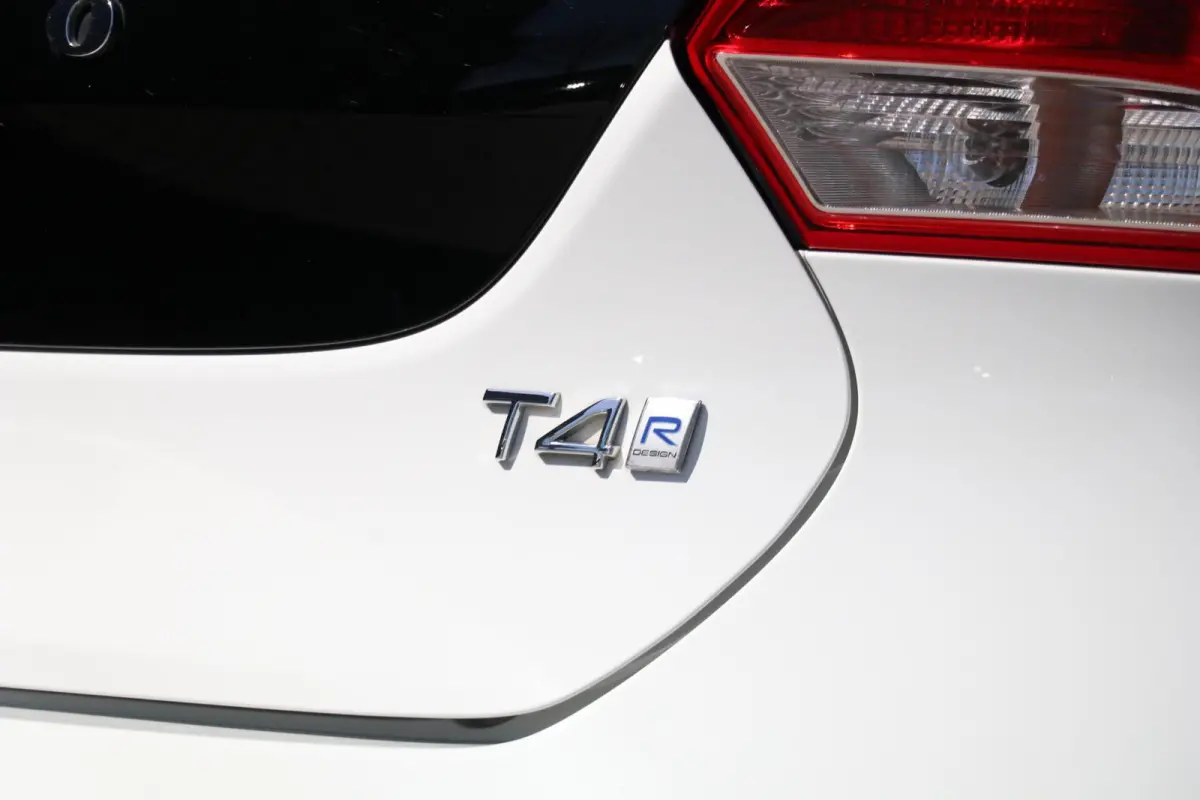 2.0 T4 |R-Design| 190PK Standkachel Trekhaak Navi Led Stoelverwarming Sportzetels Leer/Alcantara 18'Inch Pdc BJ2017