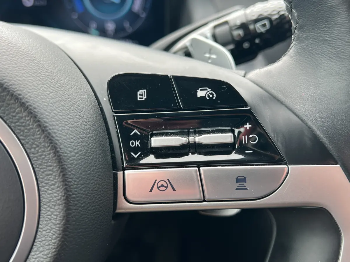 1.6 T-GDI PHEV Comfort Smart 4WD | Climate | Camera | Carplay | Keyless | Navigatie | Full - Led | Elek. Klep | Winterpakket | 19" Lichtmetaal | Digitale Cockpit | Parkeer Assistent | Adapt.