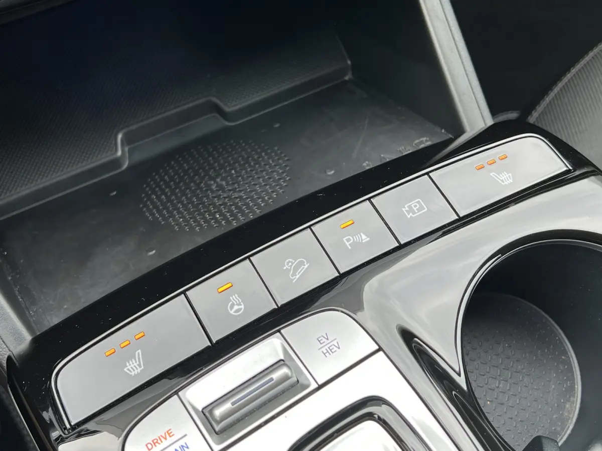 1.6 T-GDI PHEV Comfort Smart 4WD | Climate | Camera | Carplay | Keyless | Navigatie | Full - Led | Elek. Klep | Winterpakket | 19" Lichtmetaal | Digitale Cockpit | Parkeer Assistent | Adapt.