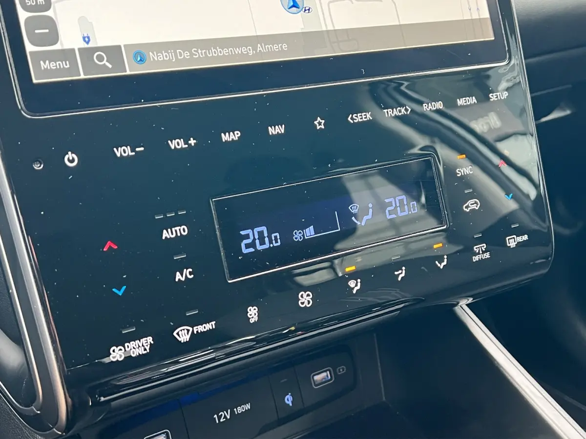 1.6 T-GDI PHEV Comfort Smart 4WD | Climate | Camera | Carplay | Keyless | Navigatie | Full - Led | Elek. Klep | Winterpakket | 19" Lichtmetaal | Digitale Cockpit | Parkeer Assistent | Adapt.