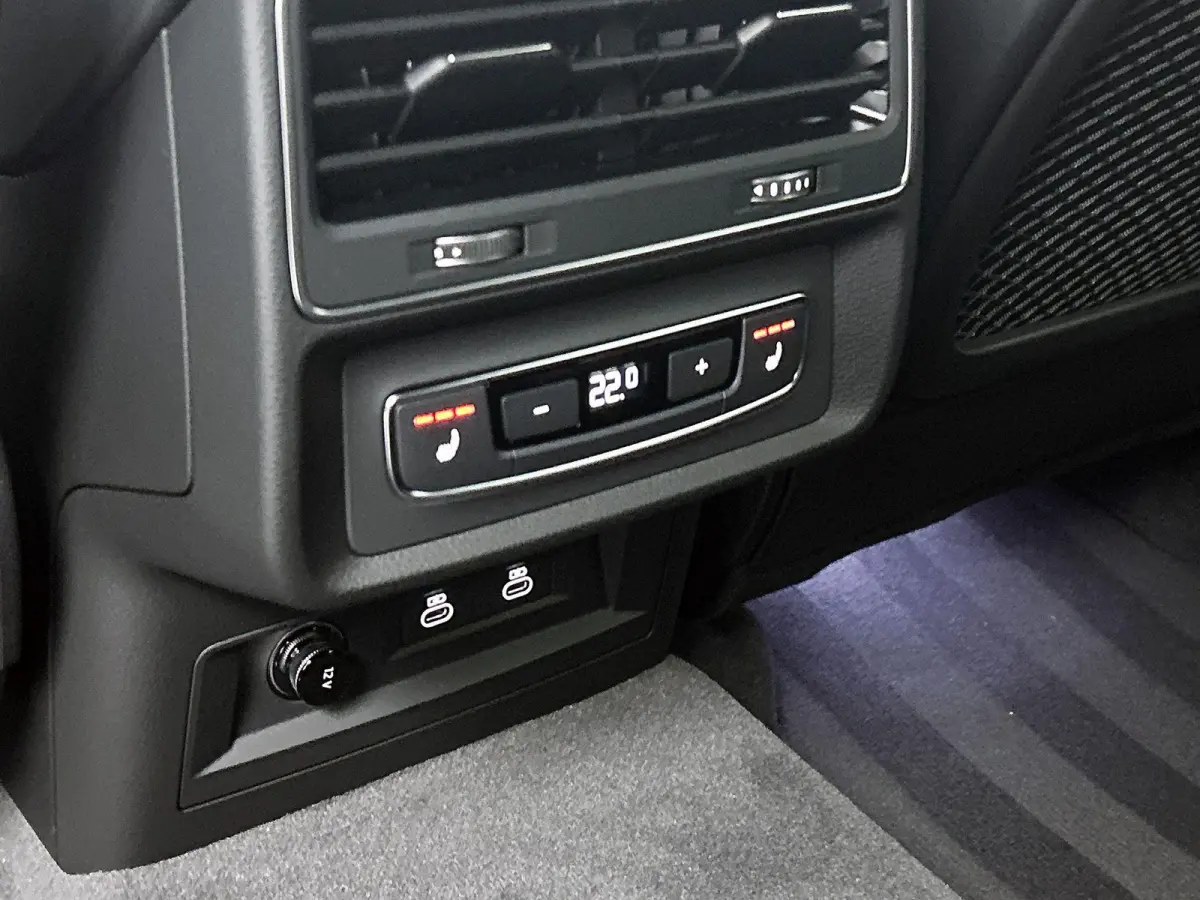 60 TFSI e quattro Pro Line S Competition 490 PK | S-line | 360 Camera | Panoramadak | Vierwielbesturing | Bang & Olufsen Advanced 3D | Climate Control | Navigatie | Trekhaak | Stoelverwarmin