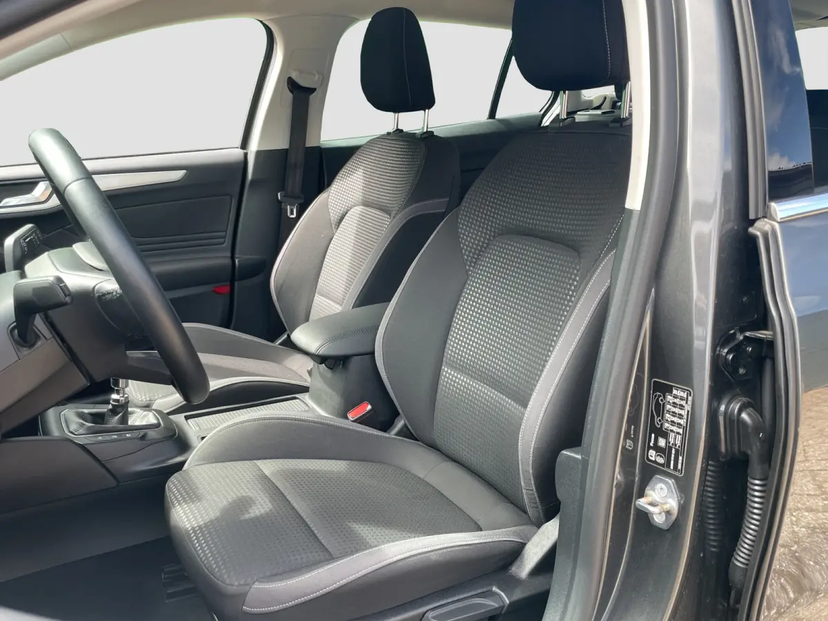 1.0 Trend | Climate Control | Apple Carplay | 17 inch | Cruise Control | Navigatie |
