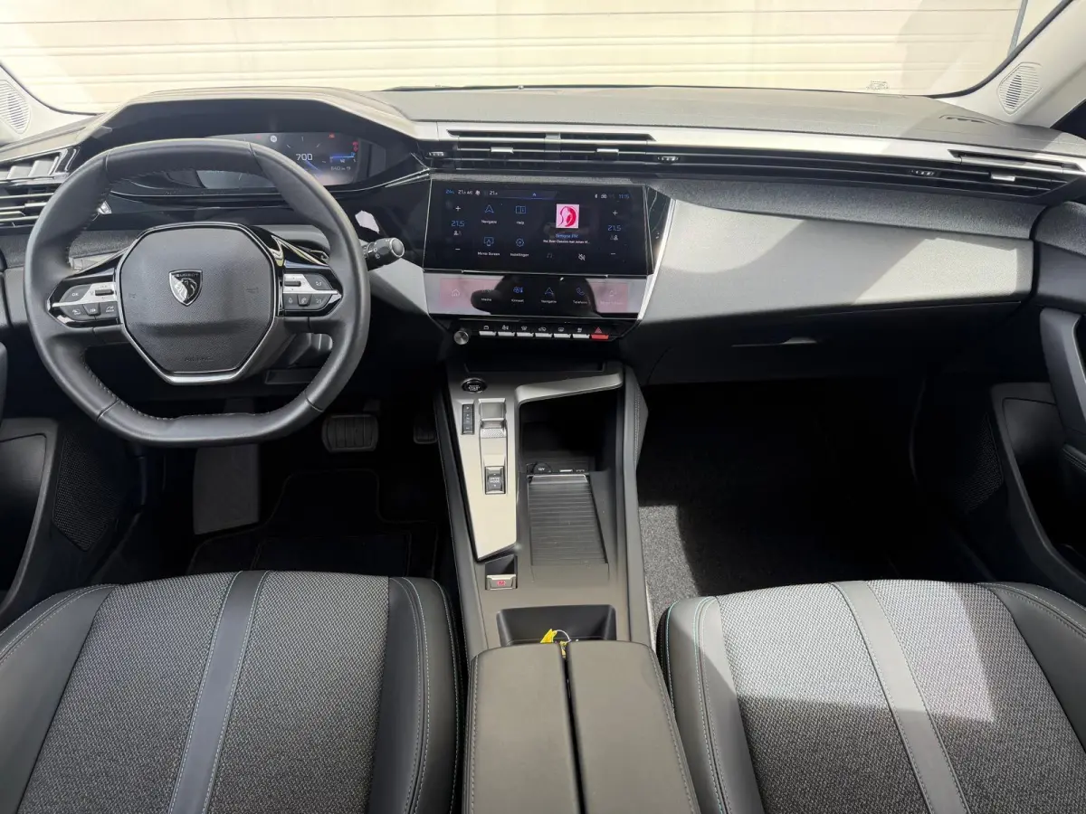 1.2 Allure/CARPLAY/CAMERA/KEYLESS/PARKS/NAVI