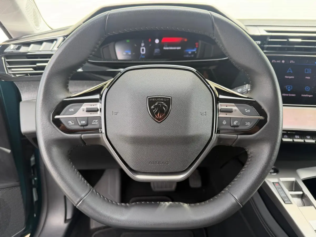 1.2 Allure/CARPLAY/CAMERA/KEYLESS/PARKS/NAVI