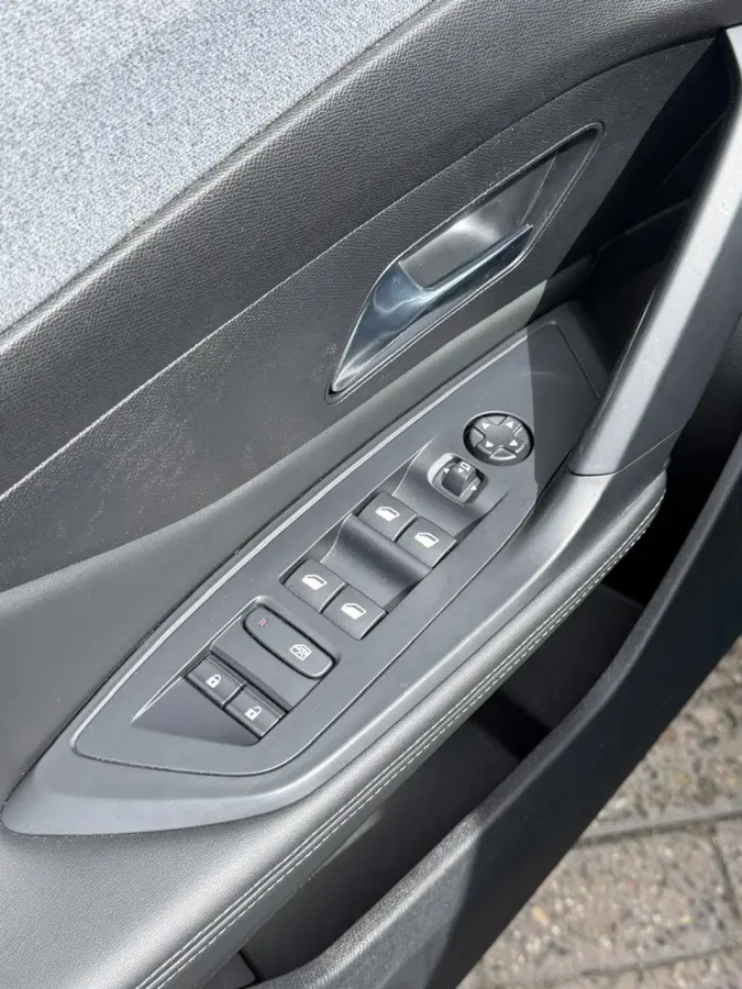 1.2 Allure/CARPLAY/CAMERA/KEYLESS/PARKS/NAVI