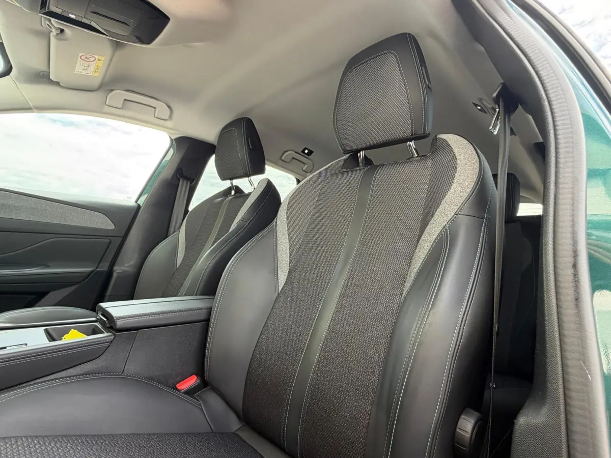 1.2 Allure/CARPLAY/CAMERA/KEYLESS/PARKS/NAVI