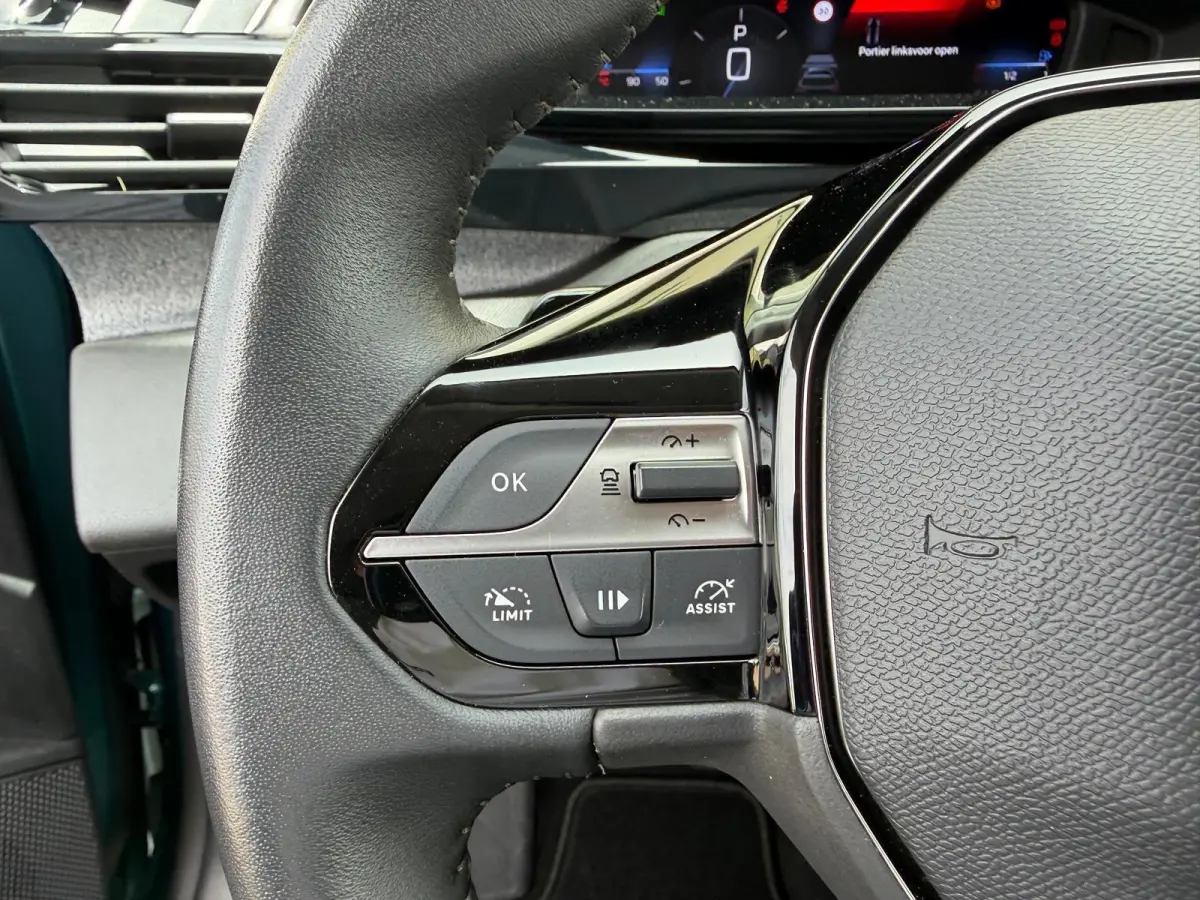 1.2 Allure/CARPLAY/CAMERA/KEYLESS/PARKS/NAVI