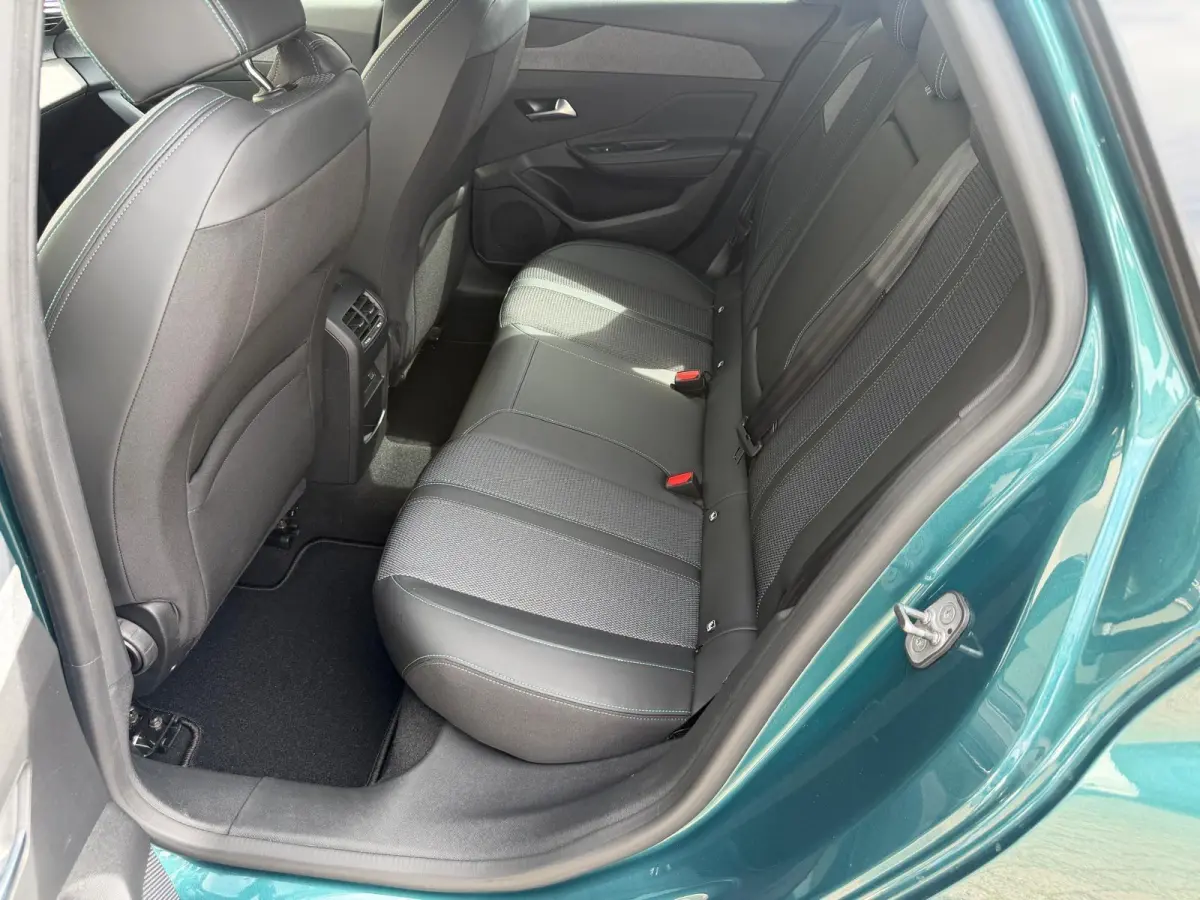 1.2 Allure/CARPLAY/CAMERA/KEYLESS/PARKS/NAVI