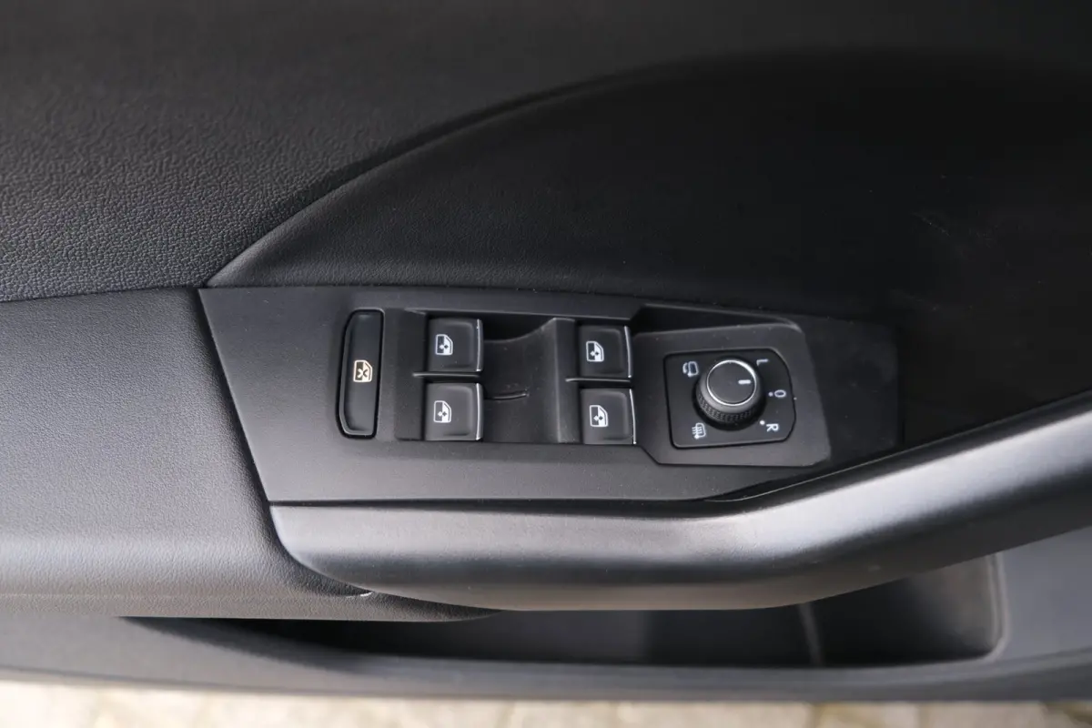1.0 TSI 2x R-Line DSG Facelift IQ Led Virtual Navi Trekhaak Cam ACC