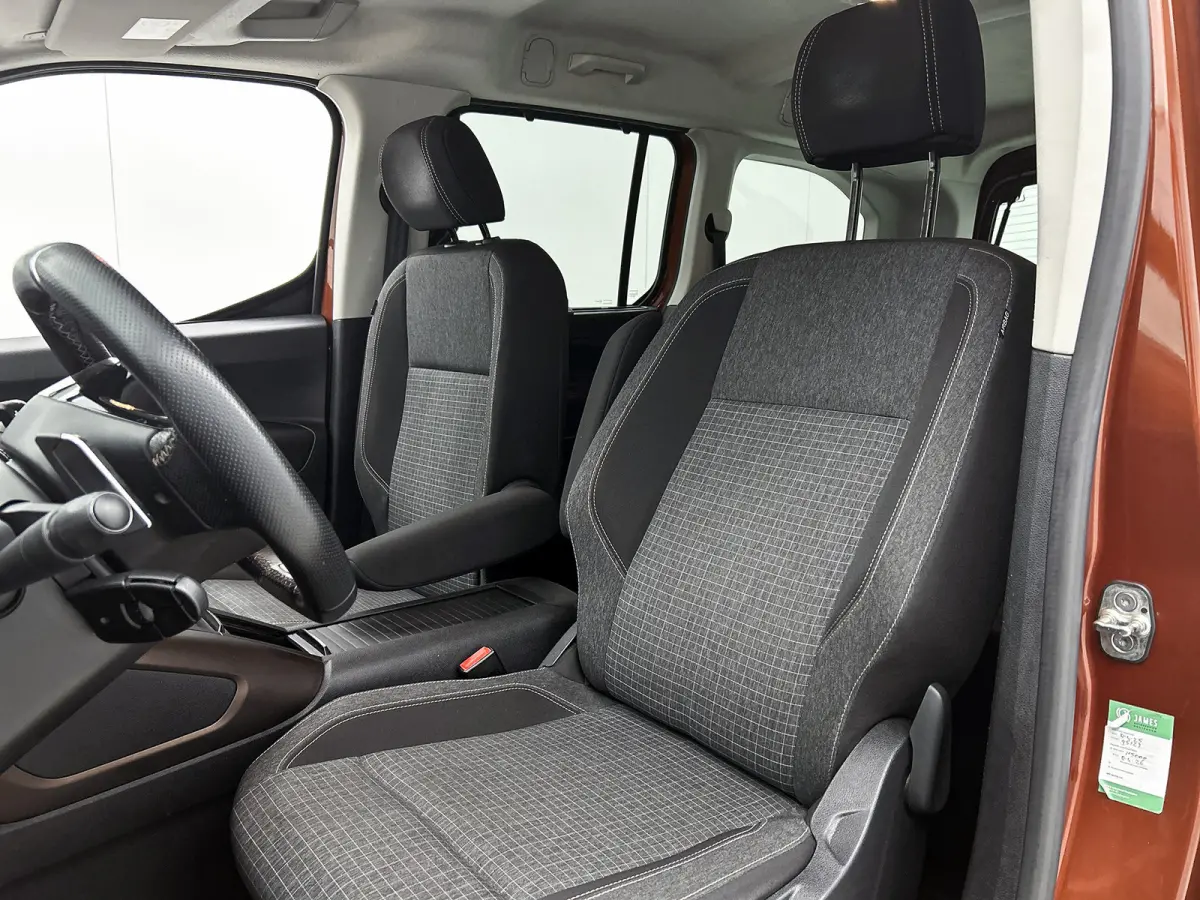 Long 1.2 131PK Automaat GT 7pers. * Distributie vv.bij 95Dkm * / Trekhaak / Airco-ecc. / Pdc+Camera / Navigatie / 2xSchuifdeur / Apk 03-2027