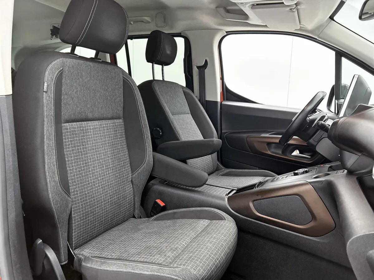 Long 1.2 131PK Automaat GT 7pers. * Distributie vv.bij 95Dkm * / Trekhaak / Airco-ecc. / Pdc+Camera / Navigatie / 2xSchuifdeur / Apk 03-2027