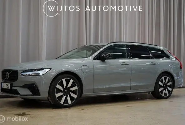 2.0 T6 Plug-in hybrid AWD Plus Dark, B&W, trekhaak