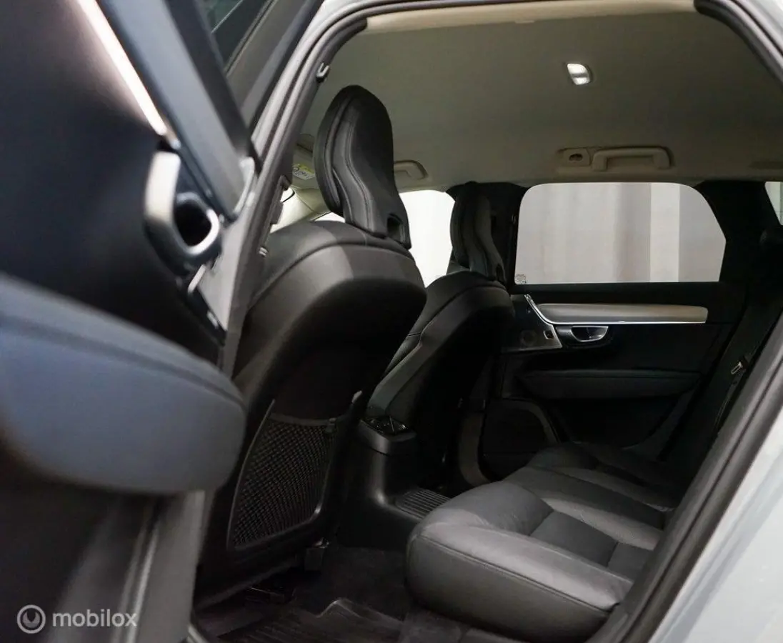 2.0 T6 Plug-in hybrid AWD Plus Dark, B&W, trekhaak