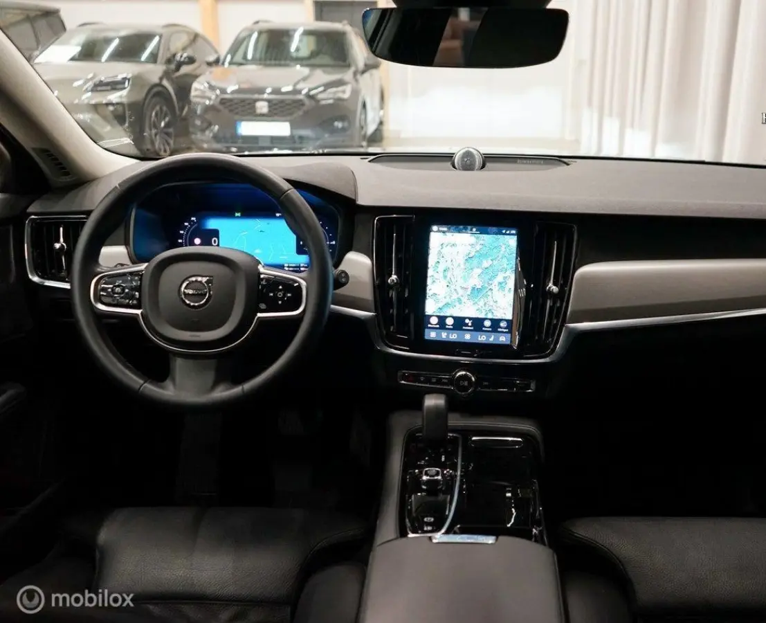 2.0 T6 Plug-in hybrid AWD Plus Dark, B&W, trekhaak