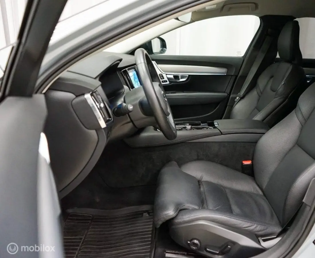 2.0 T6 Plug-in hybrid AWD Plus Dark, B&W, trekhaak