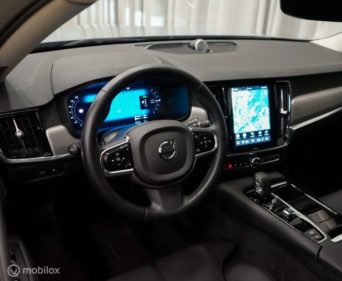 2.0 T6 Plug-in hybrid AWD Plus Dark, B&W, trekhaak