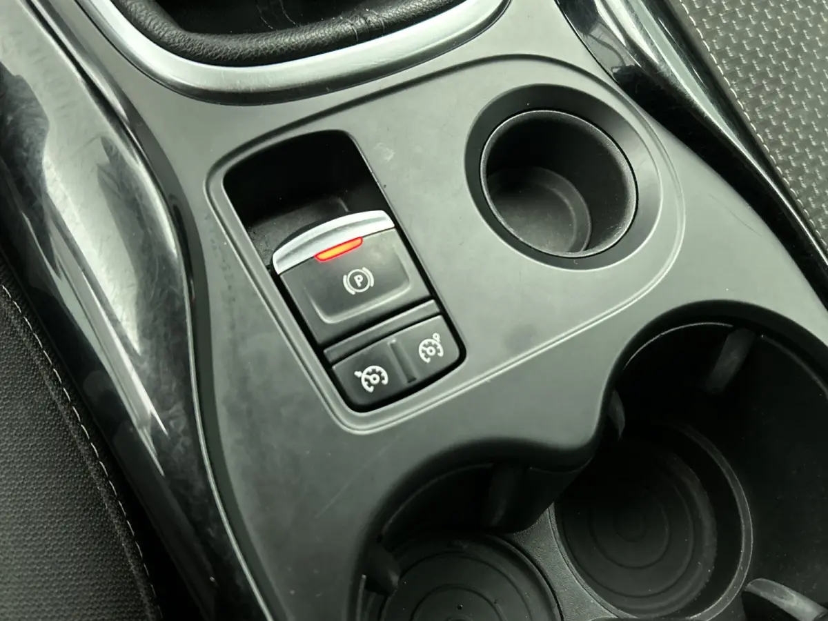 1.3 TCe 141PK / Trekhaak / Airco / Cruise-ctr. / Navigatie / Lmv 17" / Pdc v+a / Apk 10-2026