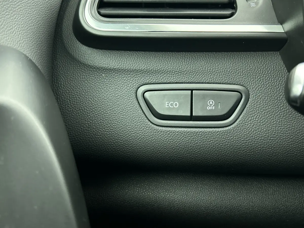 1.3 TCe 141PK / Trekhaak / Airco / Cruise-ctr. / Navigatie / Lmv 17" / Pdc v+a / Apk 10-2026